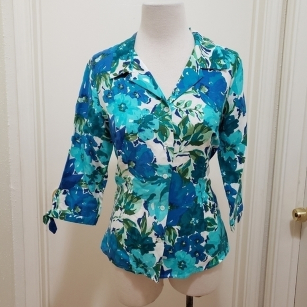 Women’s Small Petite floral button down 3/4 sleeve